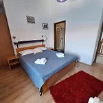 Sobe Mamalu krevet i doručak